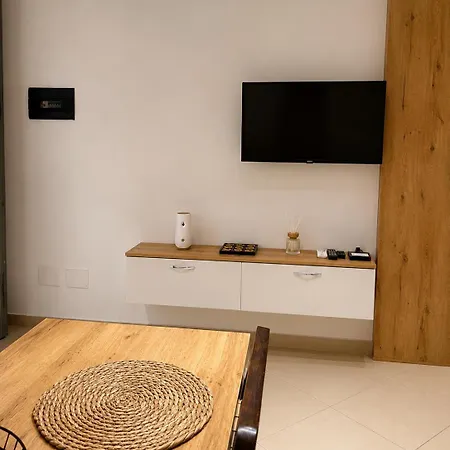 Tatastays Vlore- Modern 2 Min Walk From The Beach, In Lungomare