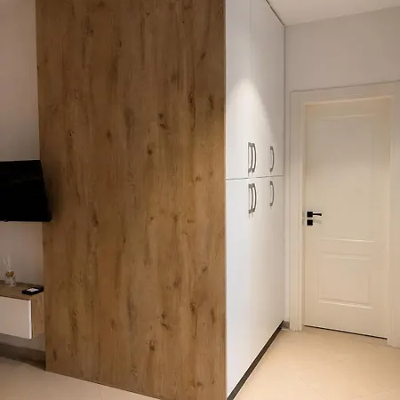 Tatastays Vlore- Modern 2 Min Walk From The Beach, In Lungomare Апартаменты *