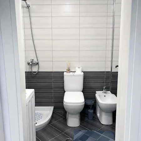Tatastays Vlore- Modern 2 Min Walk From The Beach, In Lungomare Appartamento